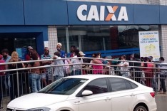 Prefeitura multa agência da Caixa Econômica Federal por aglomeração em fila